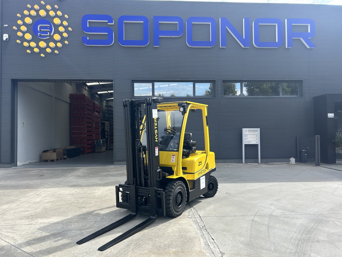 Soponor - Estantes, Racks, Empilhadores 23 Empilhador Hyster H2.5FT 2.17 mts 4.90 mts editada