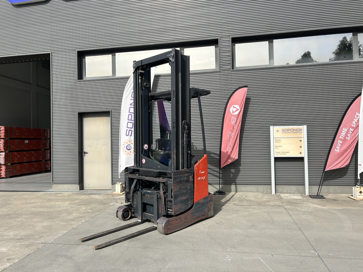 Empilhador Retratil Linde R14X editada