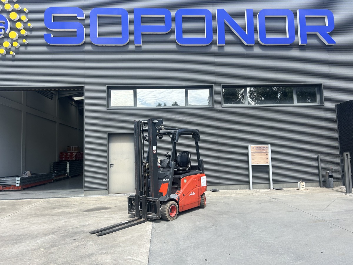 Soponor - Estantes, Racks, Empilhadores 17 Empilhador Linde 2000 Kgs Elétrico