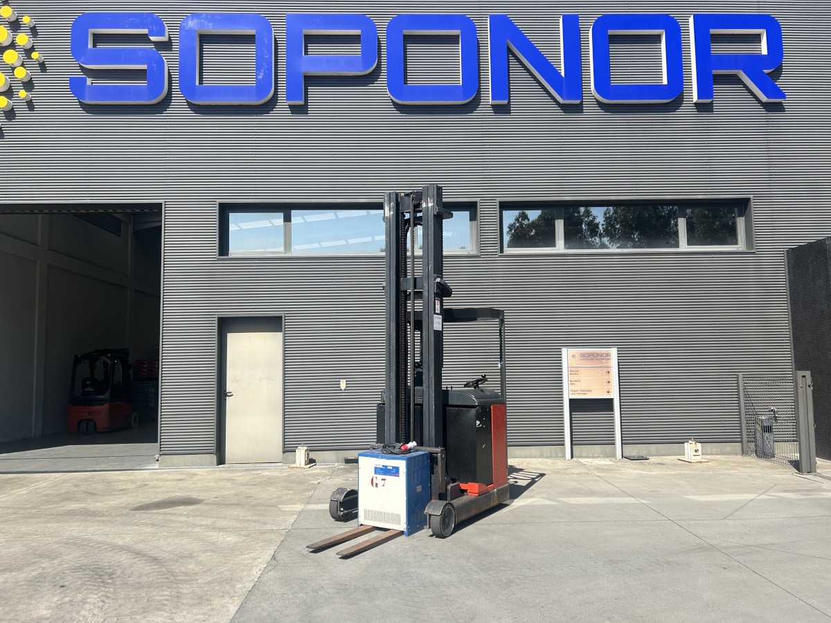 Soponor - Estantes, Racks, Empilhadores 15 Empilhador Retrátil Linde R14